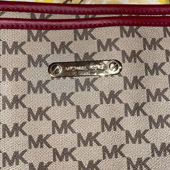 Large Michael Kors Tote Purse - Picture 2 of 15